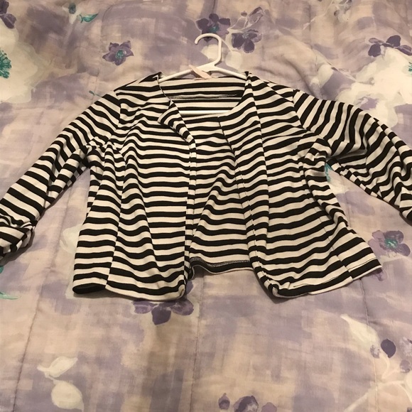 Black and white stripped shrug/jacket - Picture 1 of 2